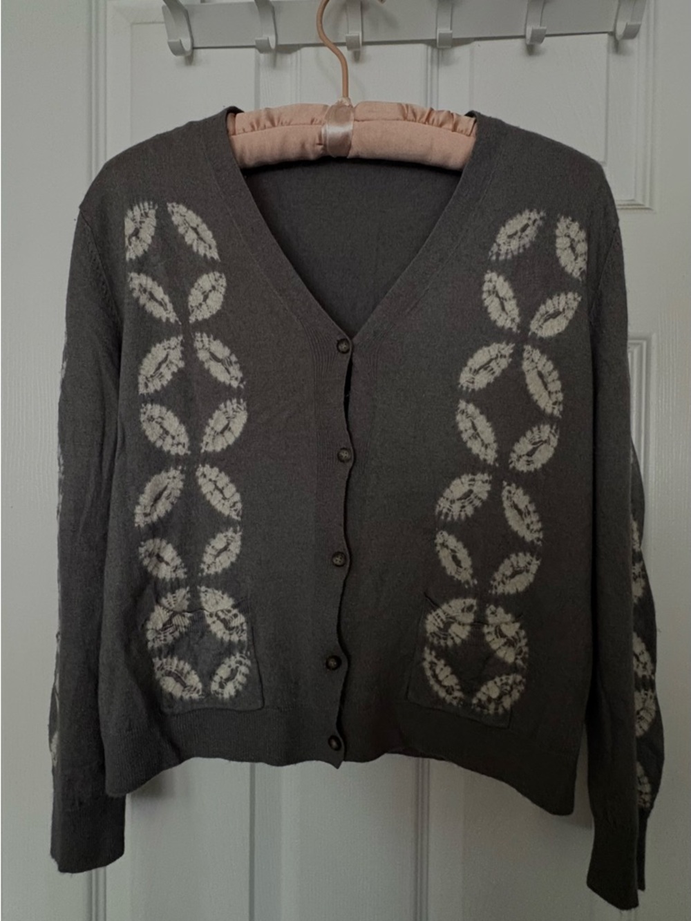 SAMANTHA SUNG Charcoal Gray V-Neck Cardigan with Ivory Leaf Pattern